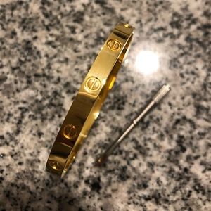 NWOT Gold cuff bracelet